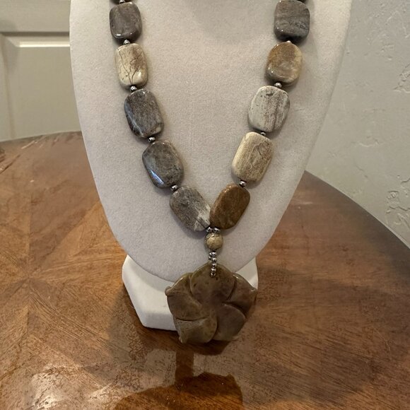 This necklace is a chunky, natural stone necklace with a carved flower pendant - Picture 1 of 10
